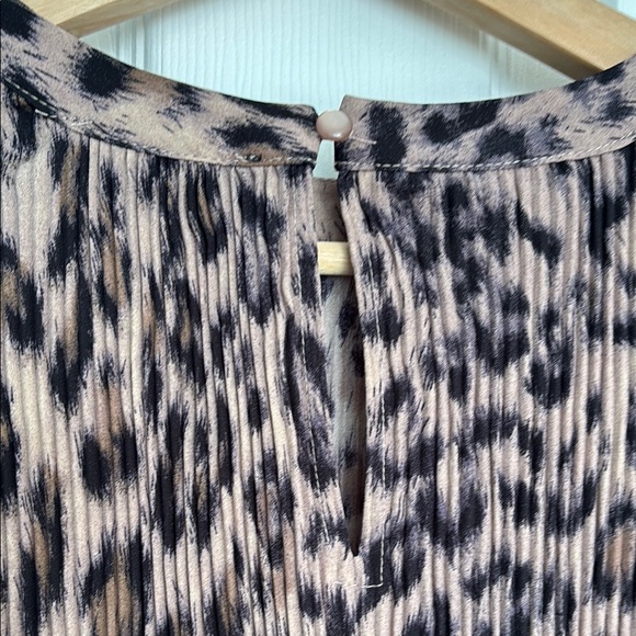 Adrianna Papell pleated leopard print blouse - Picture 10 of 10
